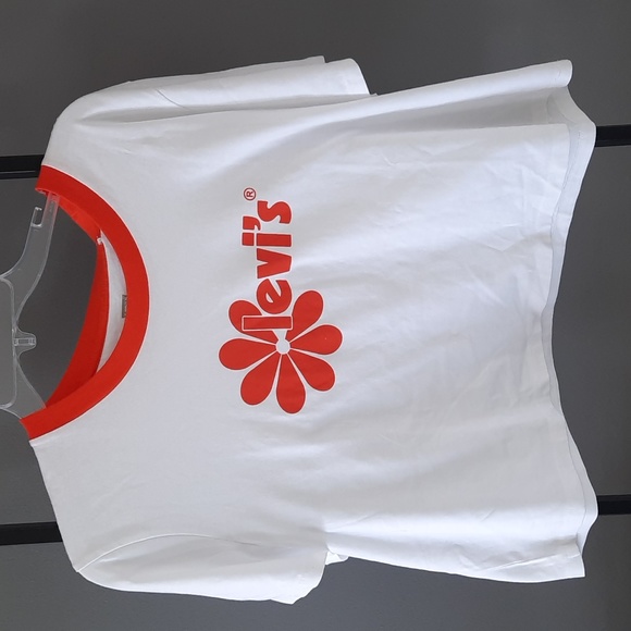 3 for $30. Levi's Cropped Jordie T-Shirt - Picture 7 of 12